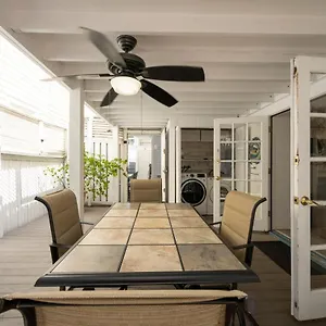 Crawl To Duval W/ Hot Tub Holiday home