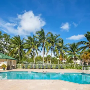 The Trinidad -pool & Parking Holiday home